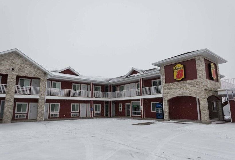 هتل Super 8 By Wyndham Watrous