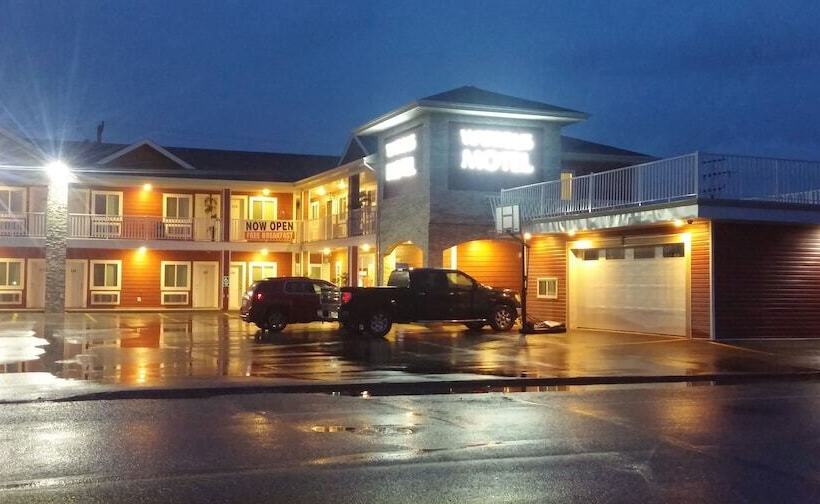 هتل Super 8 By Wyndham Watrous
