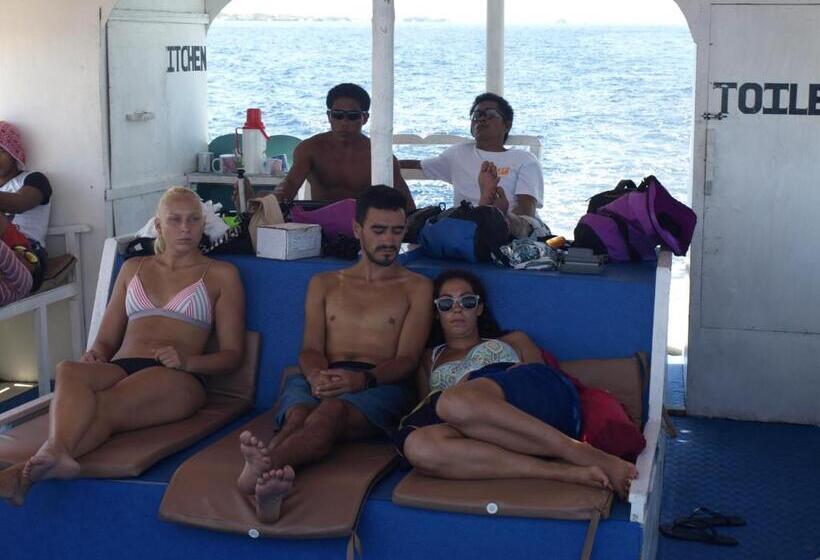 هتل The Sharks Tail Dive Center