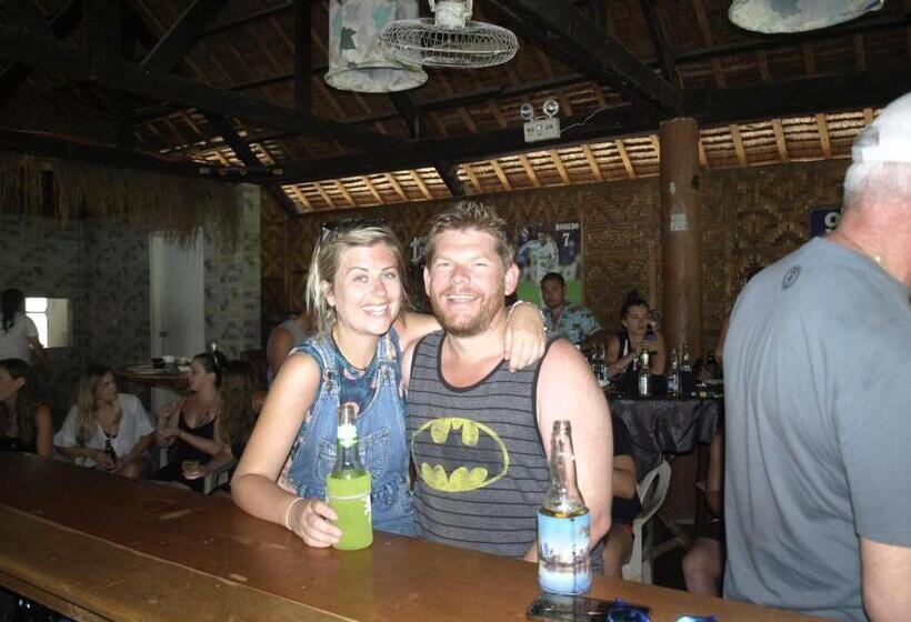 هتل The Sharks Tail Dive Center