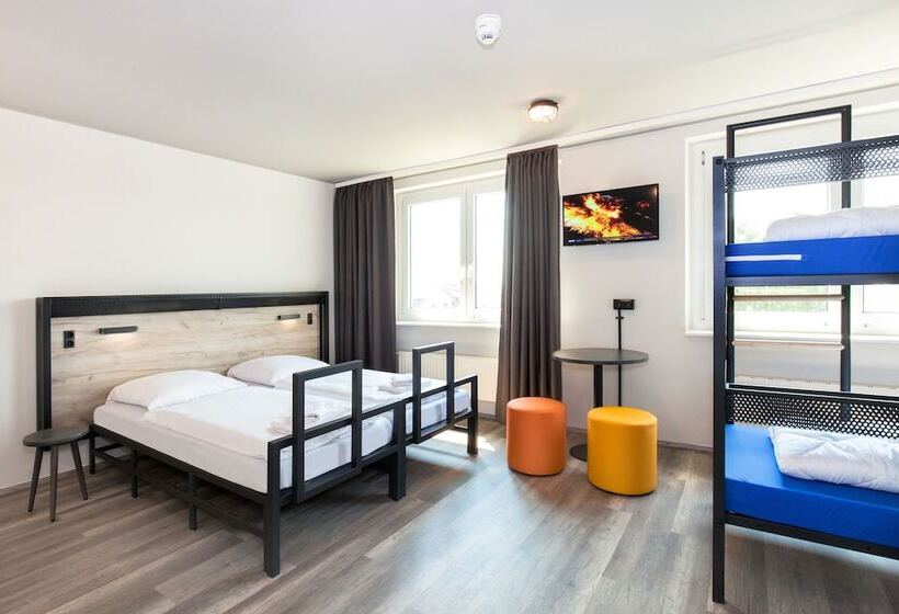 هتل a&o Frankfurt Ostend