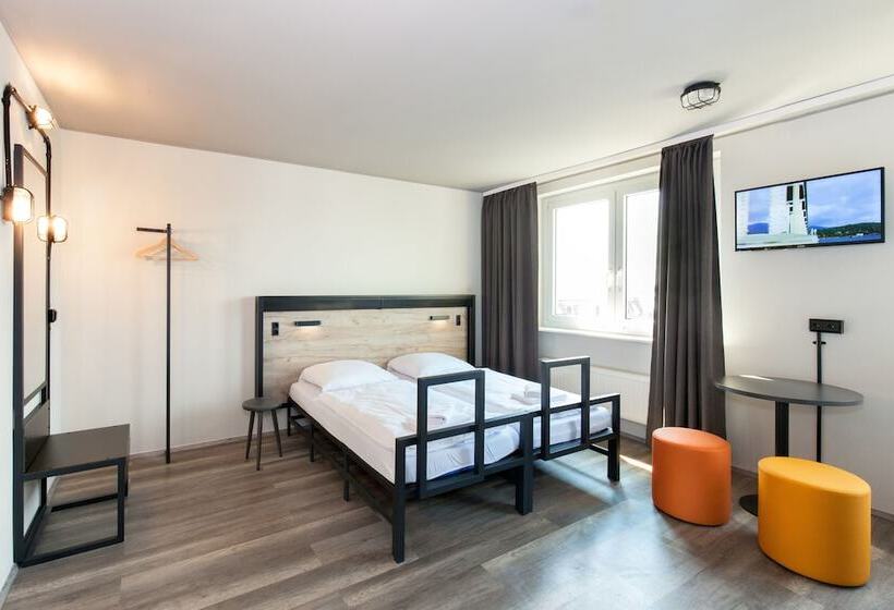 هتل a&o Frankfurt Ostend