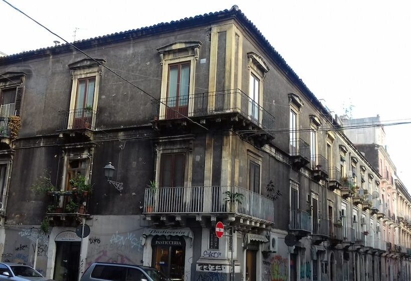 هتل Bed, Book & Breakfast Landolina
