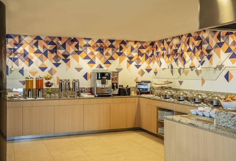 هتل Fiesta Inn Express Queretaro Constituyentes