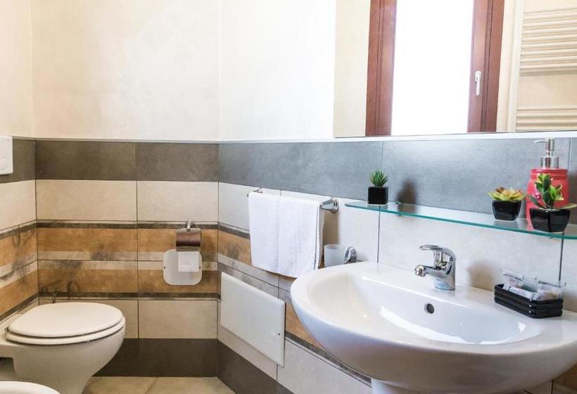 هتل La Piazzetta Guest House