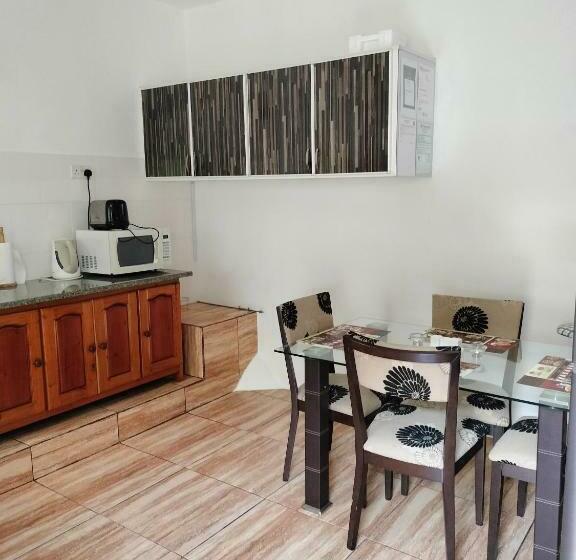 هتل Loversnest Self Catering