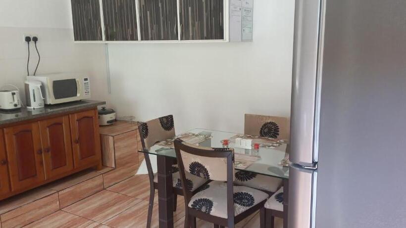 هتل Loversnest Self Catering