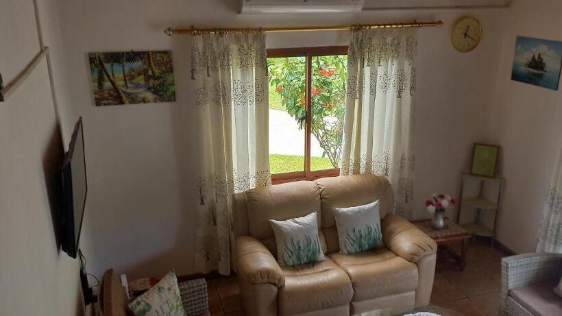 هتل Loversnest Self Catering