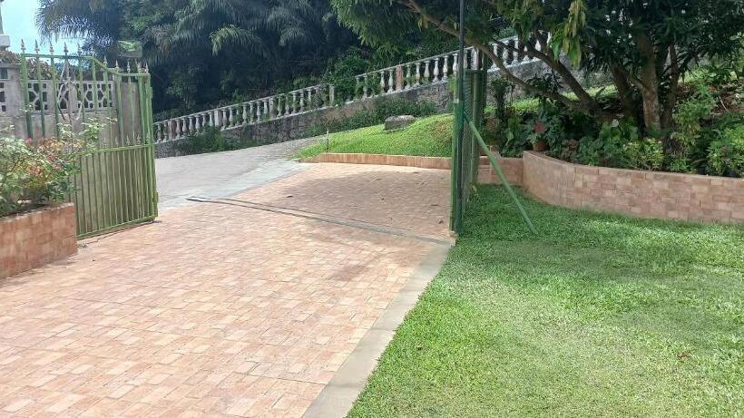 هتل Loversnest Self Catering