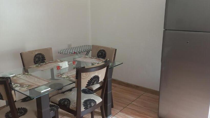 هتل Loversnest Self Catering