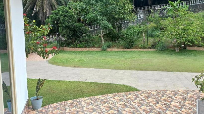 هتل Loversnest Self Catering