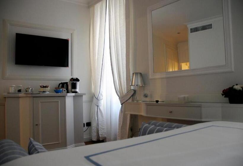 هتل Suite Fontana Di Trevi