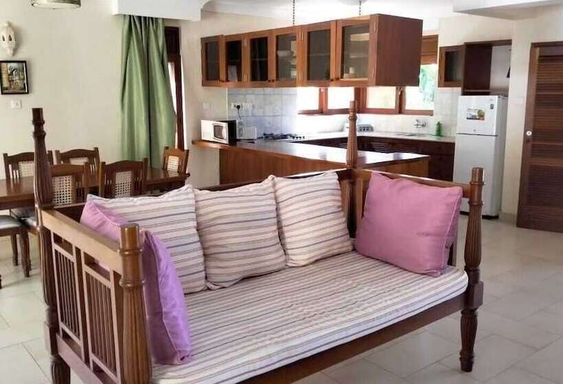 هتل Villa Mandhari  Diani Beach