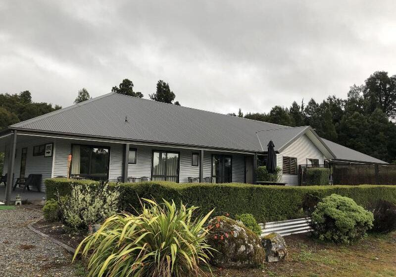 مبيت وإفطار Lake Brunner Longhouse