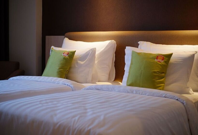 Fotos del hotel Dafam Pacific Caesar Surabaya:  2