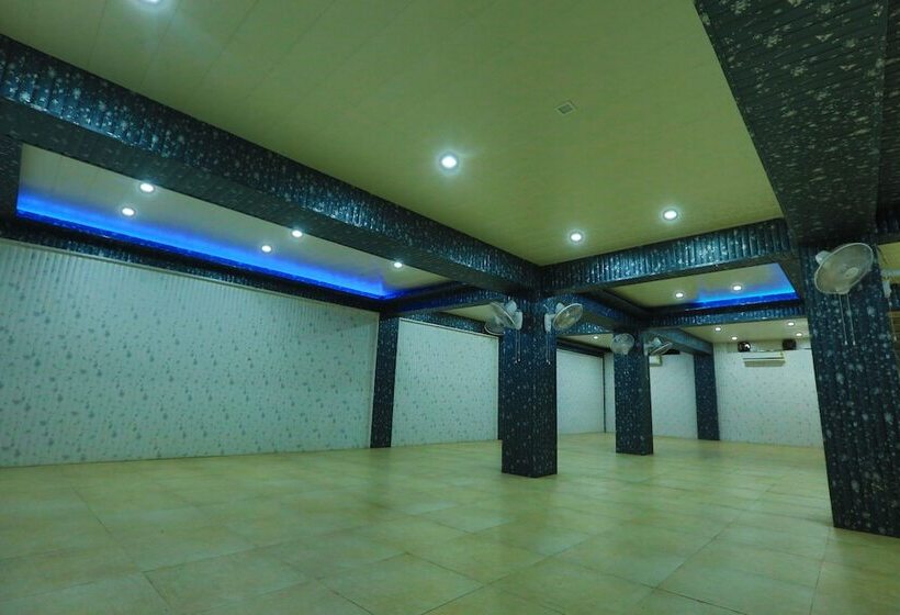 فندق Paras Plaza