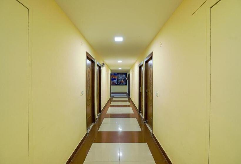 فندق Paras Plaza