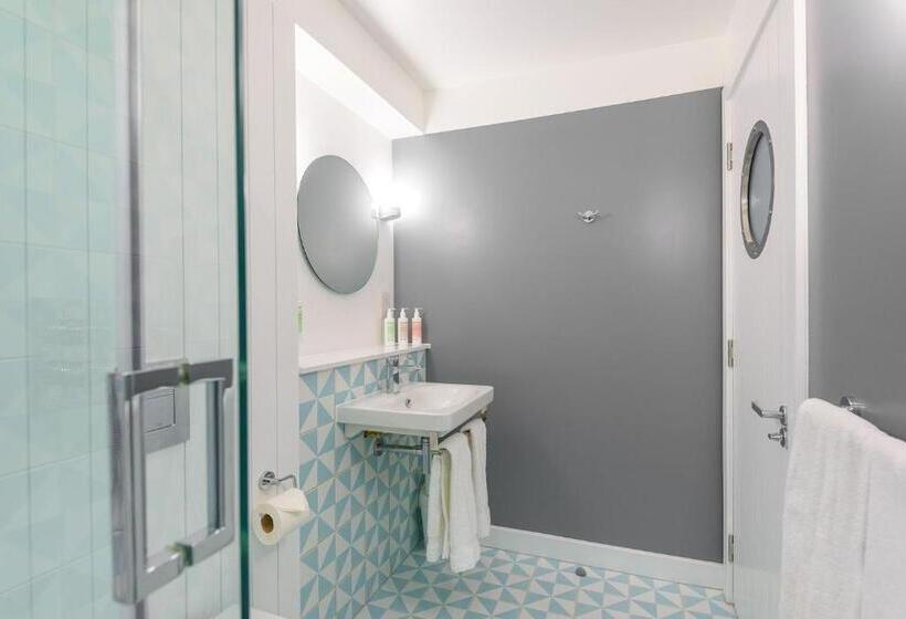 Fotos del hotel Room2 Southampton Hometel:  30