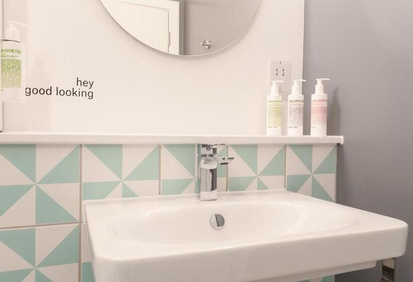 Fotos del hotel Room2 Southampton Hometel:  31