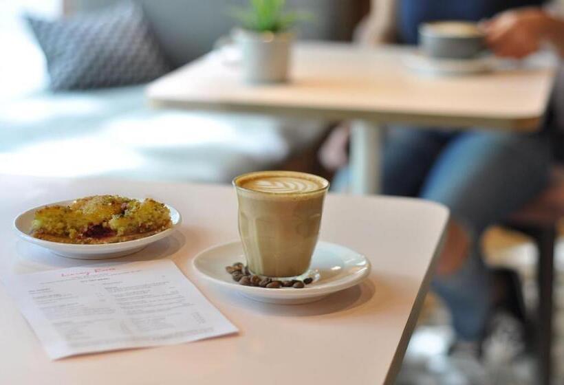 Fotos del hotel Room2 Southampton Hometel:  47