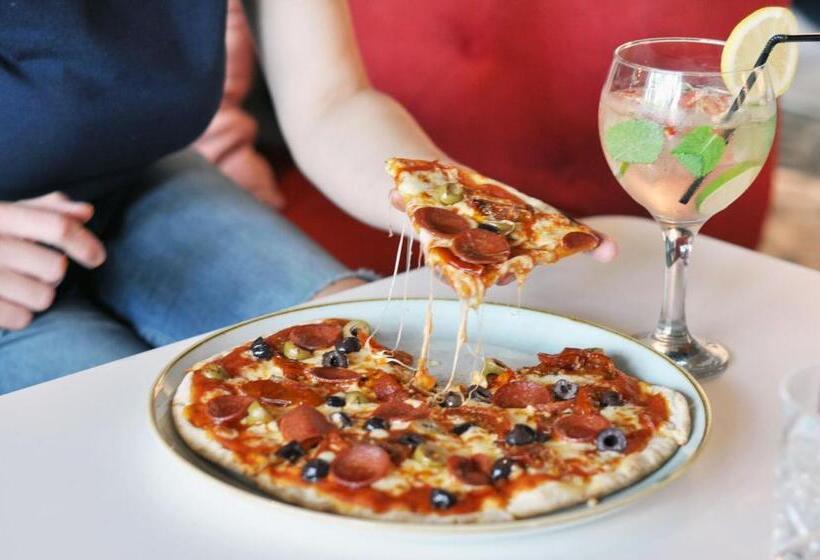 Fotos del hotel Room2 Southampton Hometel:  28