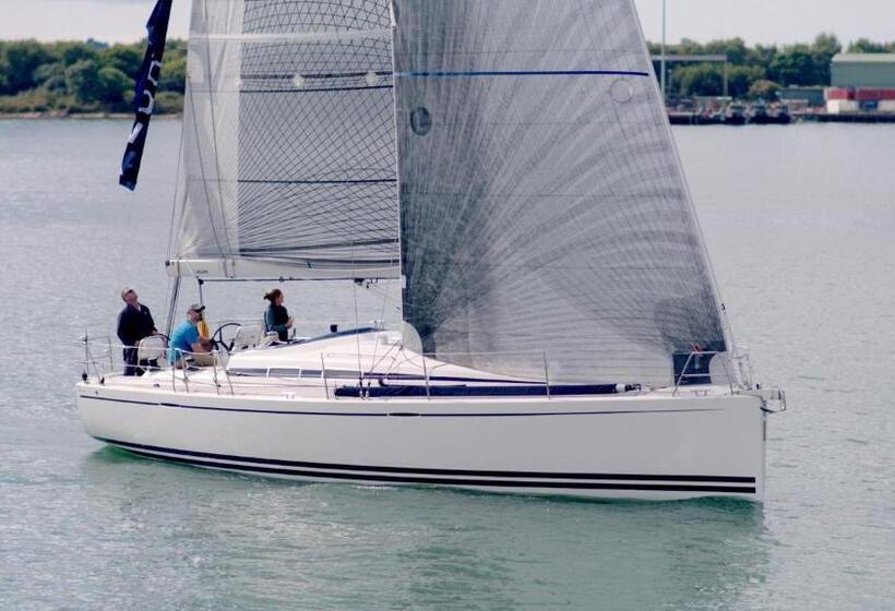 Fotos del hotel Room2 Southampton Hometel:  23