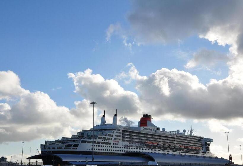 Fotos del hotel Room2 Southampton Hometel:  24