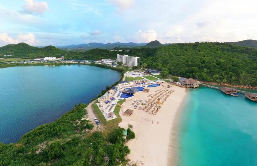 هتل Royalton Antigua, An Autograph Collection All Inclusive Resort