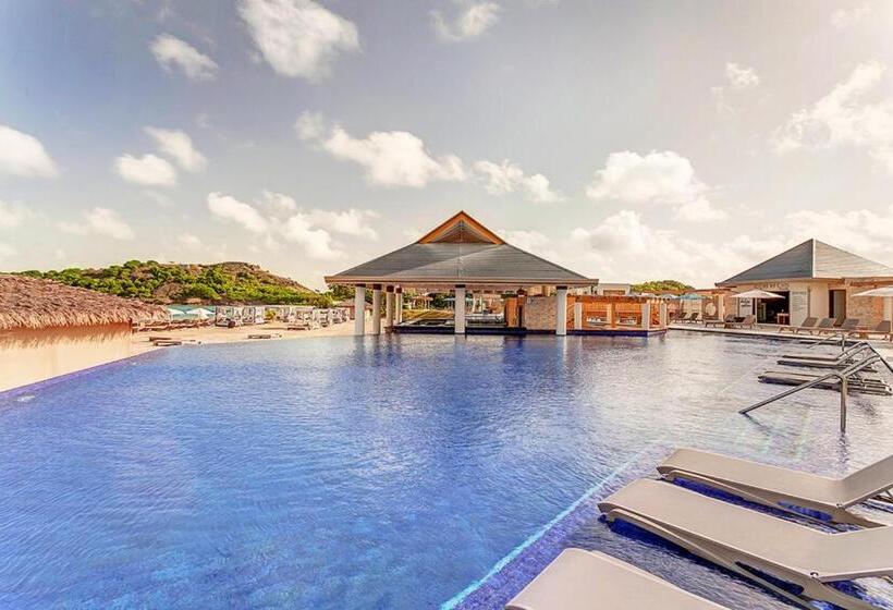 هتل Royalton Antigua, An Autograph Collection All Inclusive Resort