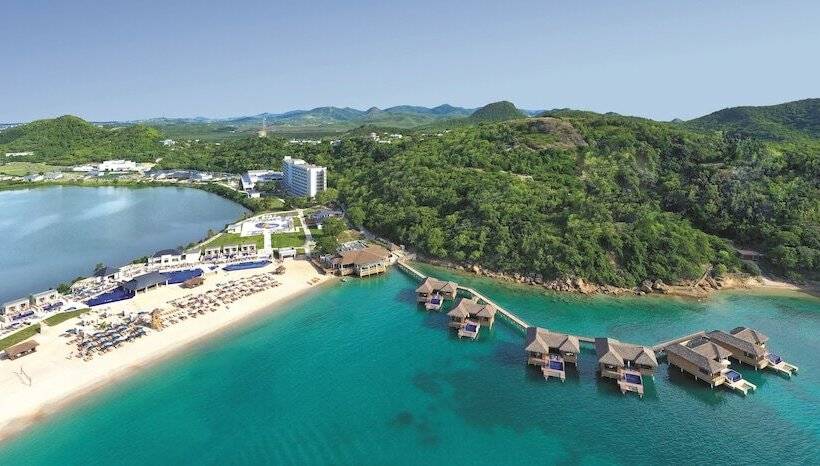 هتل Royalton Antigua, An Autograph Collection All Inclusive Resort