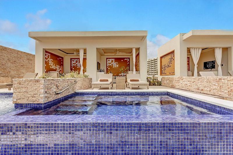 هتل Royalton Antigua, An Autograph Collection All Inclusive Resort
