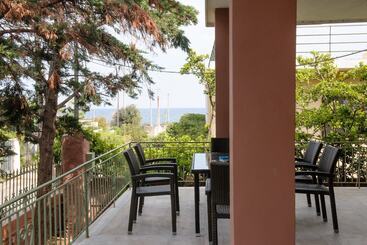 Peris Beach Villa Galaxy Near Athens Airport