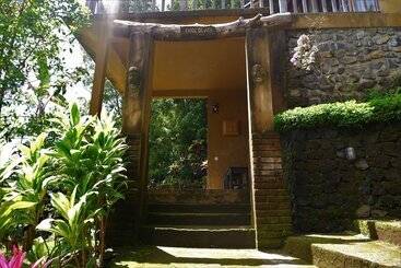 تختخواب و صبحانه Swar Bali Lodge