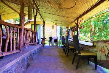 تختخواب و صبحانه Swar Bali Lodge