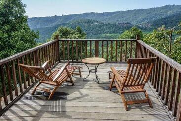 تختخواب و صبحانه Swar Bali Lodge