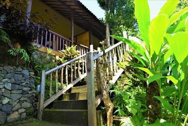 تختخواب و صبحانه Swar Bali Lodge