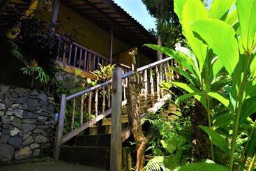 تختخواب و صبحانه Swar Bali Lodge