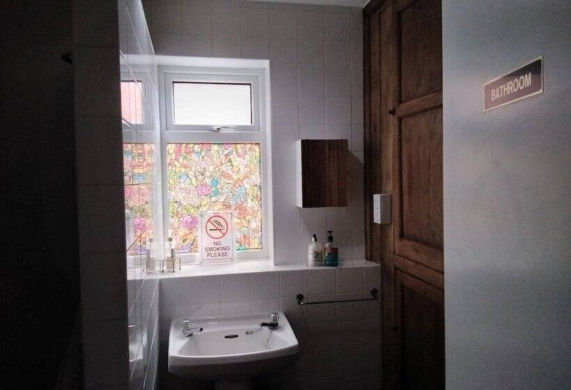 تختخواب و صبحانه Whiteways