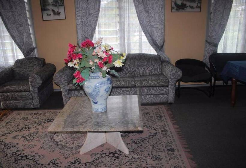 هتل Aniva's Place