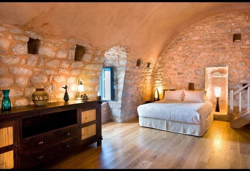 هتل Arapakis Historic Castle