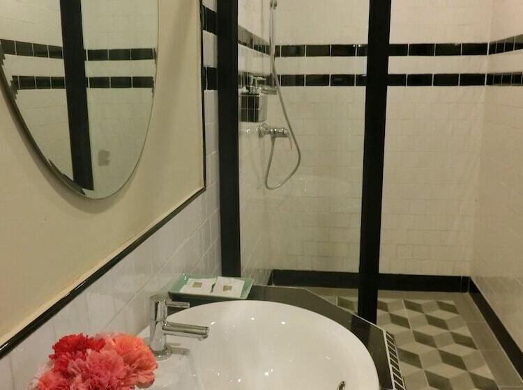 Bloom Boutique Hotel & Cafe