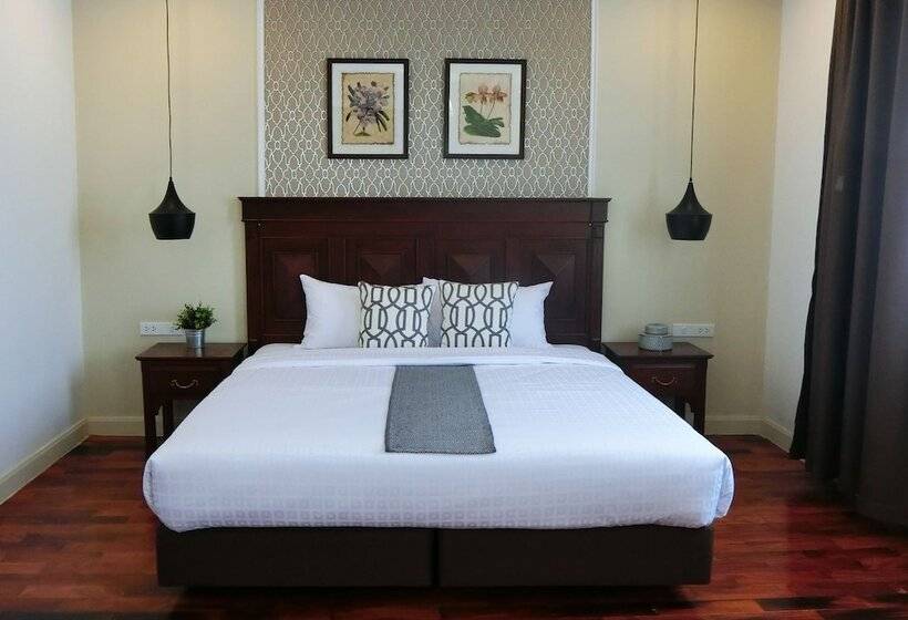 Bloom Boutique Hotel & Cafe