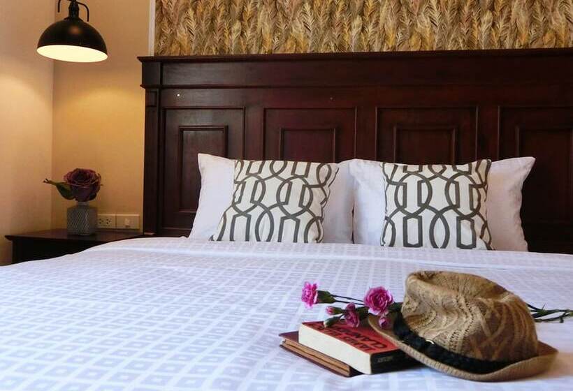 Bloom Boutique Hotel & Cafe