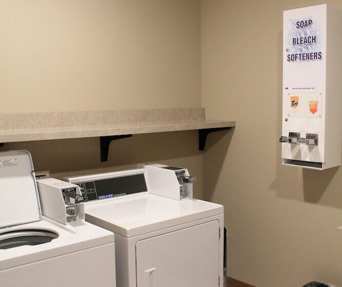 هتل Brookstone Lodge & Suites  Emmetsburg