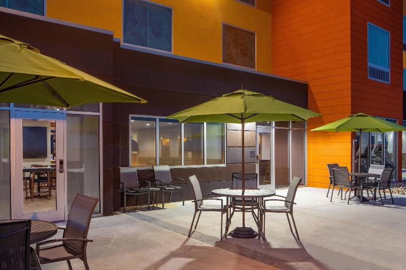هتل Fairfield Inn & Suites By Marriott Mcpherson