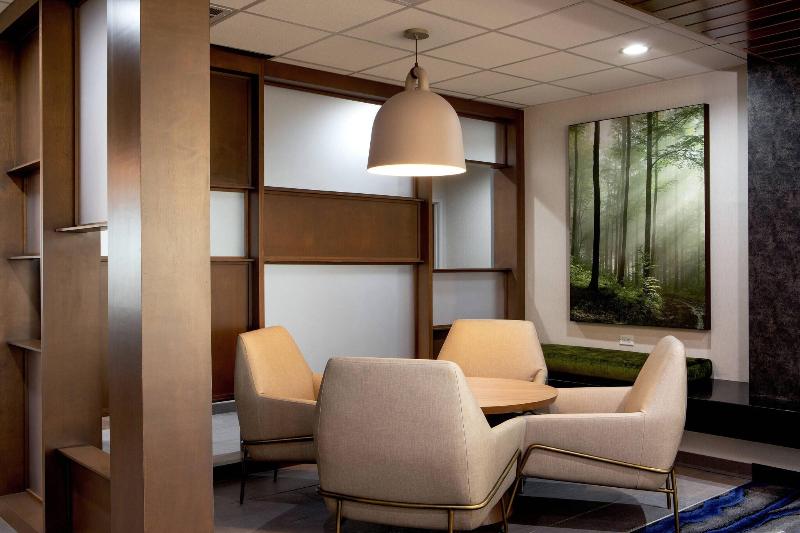 هتل Fairfield Inn & Suites By Marriott Mcpherson