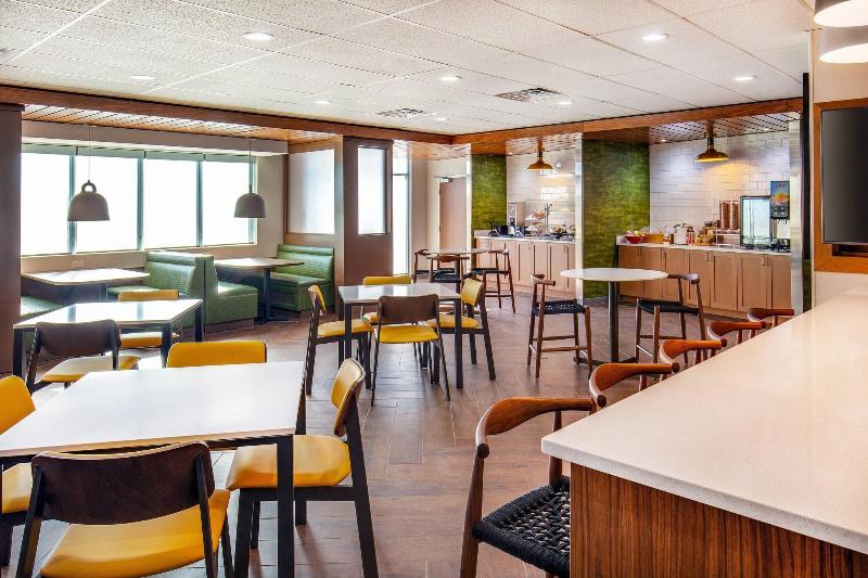 هتل Fairfield Inn & Suites By Marriott Mcpherson