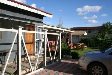 هتل Honeybed Lodge