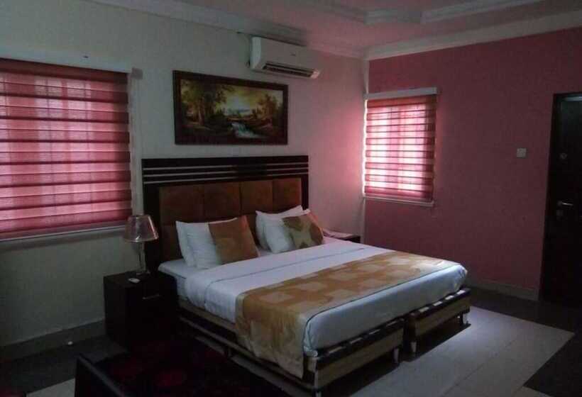 هتل Jesuit Continental Suites