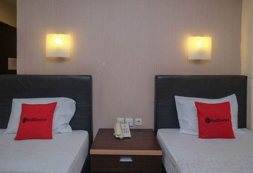 Fotos del hotel Reddoorz Plus @ Grand Populer:  42